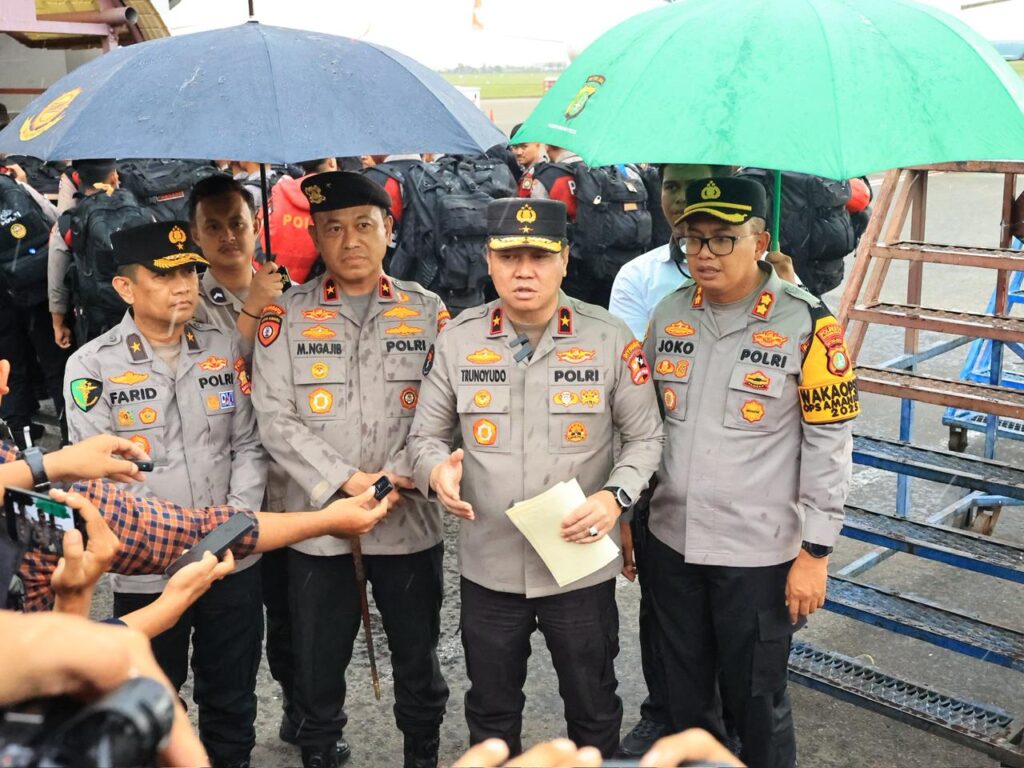 Mabes Polri Berangkatkan 219 Personel dan Bantuan Logistik untuk Mitigasi Bencana Alam di Sumatera Utara*