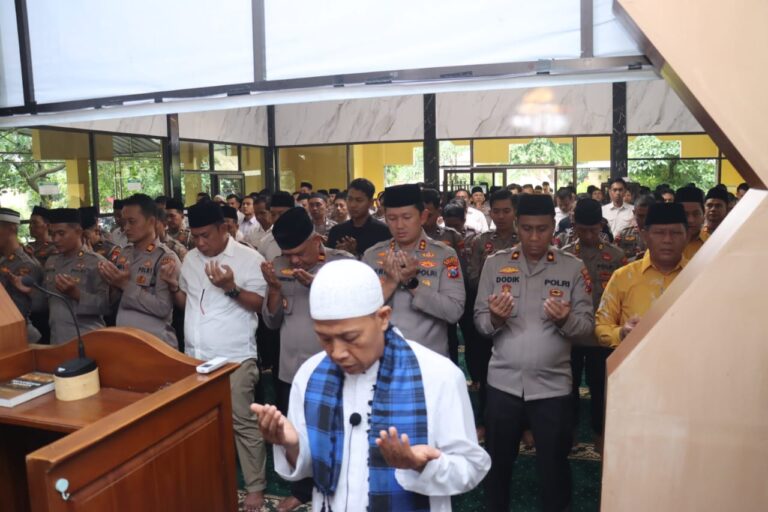 Polres Magetan Sholat Ghoib dan Donasi Kemanusiaan untuk Korban Bencana Aceh Sumatera*