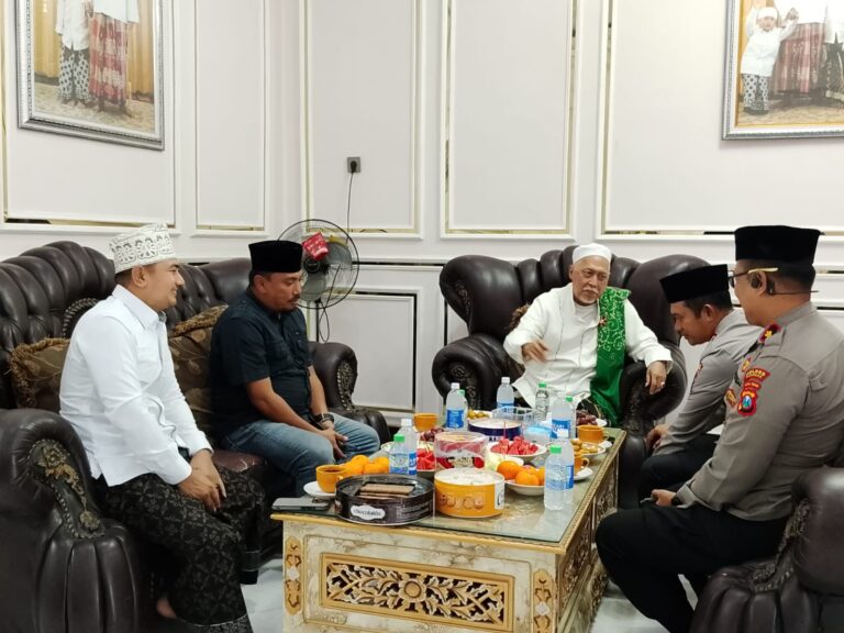 Kapolres Pasuruan Jalin Silaturahmi dengan Pengasuh Ponpes Sidogiri