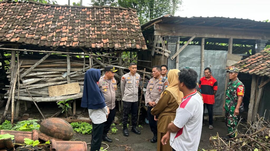 Akhiri Praktik Pasung, Polres Ponorogo Evakuasi ODGJ dan Kirim ke RSJ*