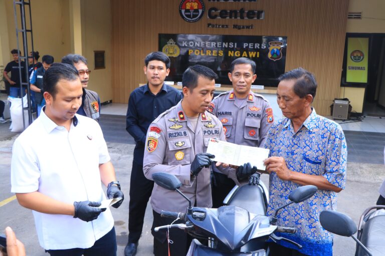 Polres Ngawi Tuai Apresiasi, Ungkap Curanmor dan Kembalikan Motor ke Pemiliknya Gratis*