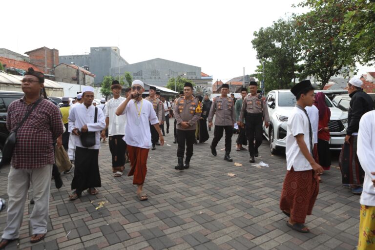 Polres Pelabuhan Tanjungperak Libatkan 209 Personel Layani Haul Ke-549 Sunan Ampel*