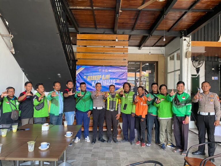 Operasi Keselamatan Semeru Polres Lamongan Ajak Ojol Jadi Pelopor Tertib Lalin*