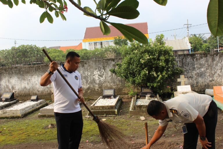 Sambut Ramadhan 1447 H, Lapas Sidoarjo Gelar Kerja Bakti Bersihkan Makam Umum Magersari