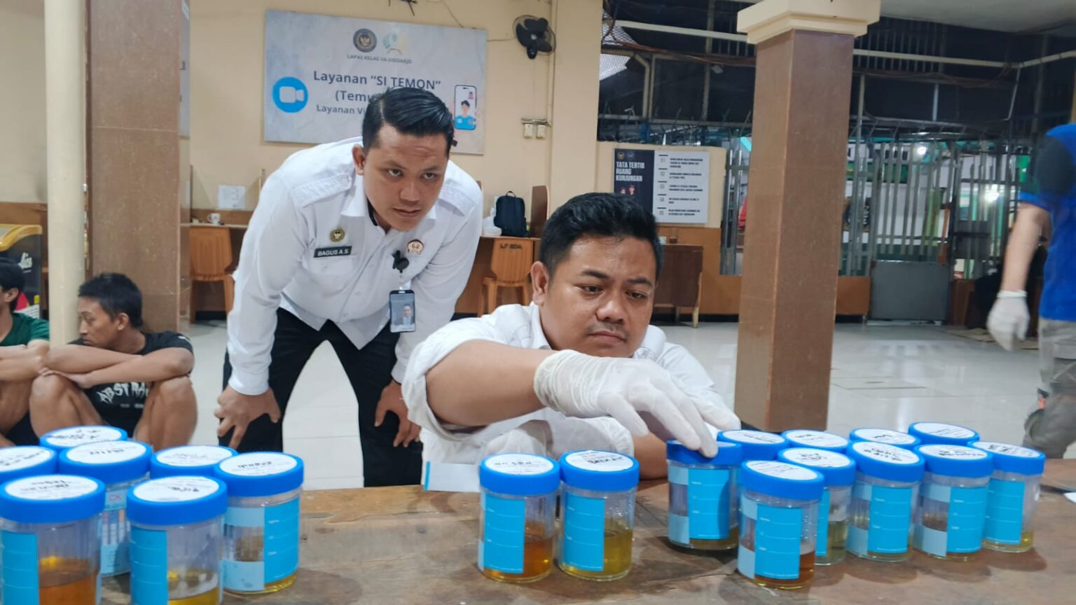 Lapas Sidoarjo Gelar Razia Kamar Hunian dan Tes Urine Warga Binaan, Wujudkan Lingkungan Bersih dari Halinar
