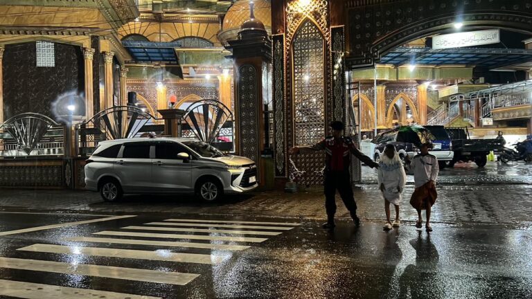 Sat Samapta Polres Pasuruan Amankan Sholat Tarawih di Wilayah Beji, Situasi Aman dan Kondusif