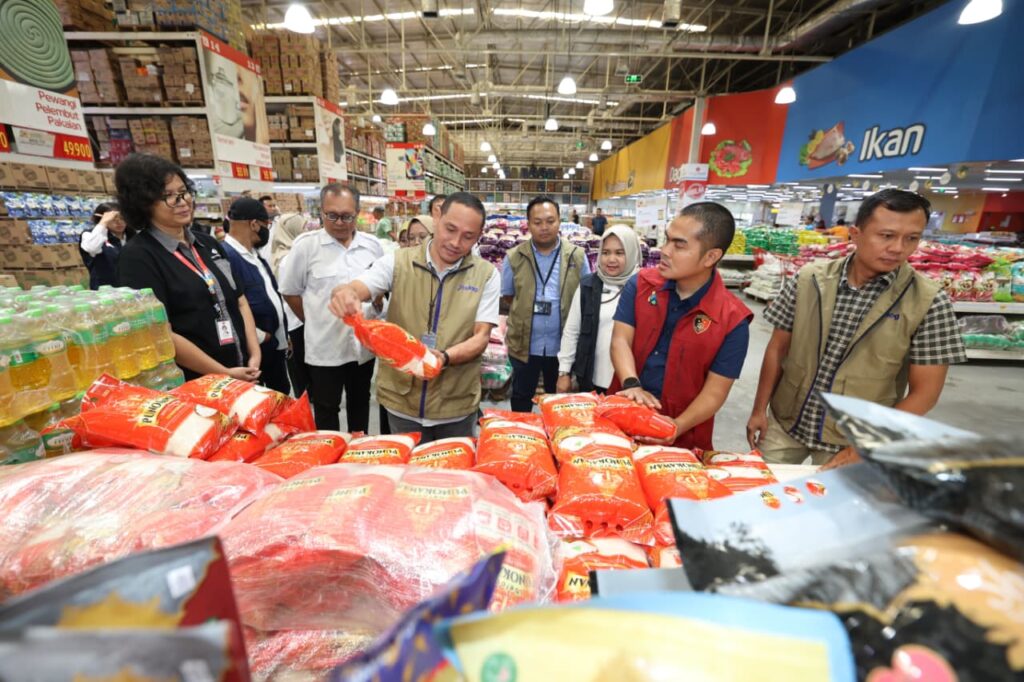 Polda Jatim Cek Izin Edar dan Mutu Pangan Jelang Lebaran*