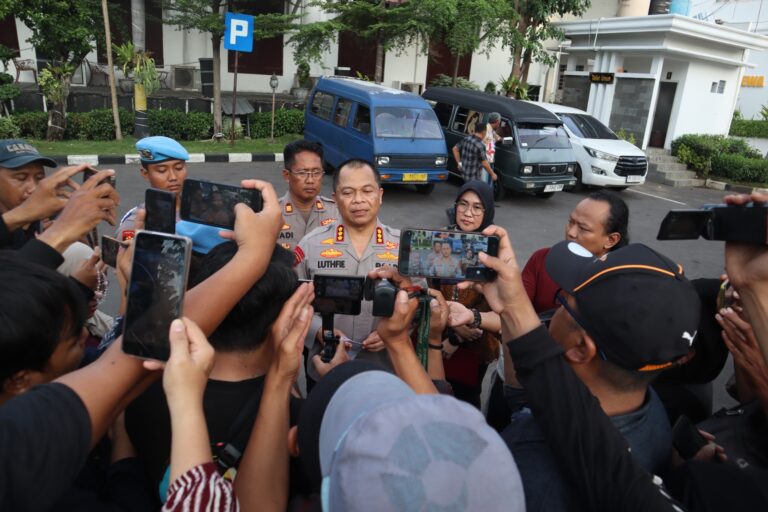 Polrestabes Surabaya Amankan Tersangka Pencabulan Tujuh Anak Dibawah Umur*