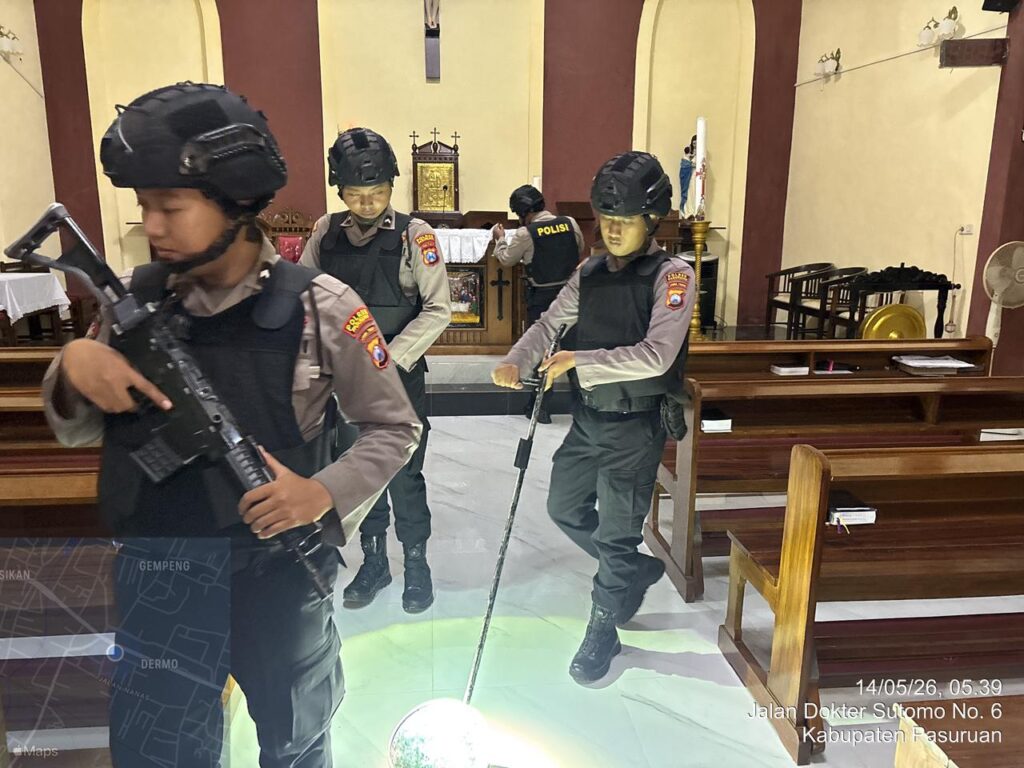 Polres Pasuruan Sterilisasi Gereja Tingkatkan Pengamanan Ibadah Kenaikan Isa Almasih berjalan Aman
