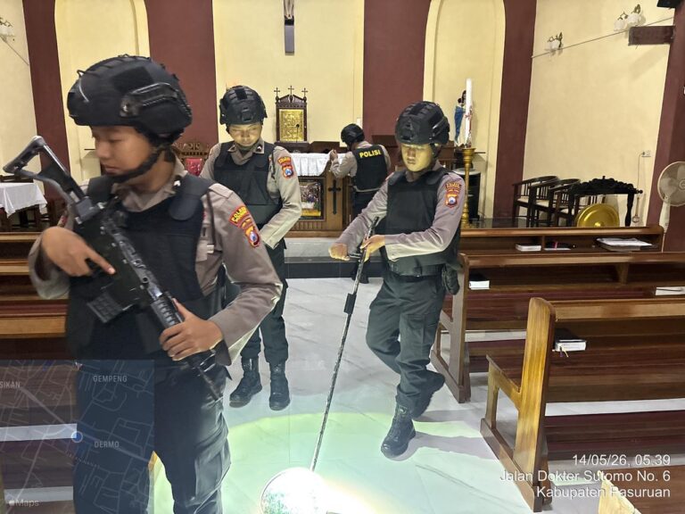 Polres Pasuruan Sterilisasi Gereja Tingkatkan Pengamanan Ibadah Kenaikan Isa Almasih berjalan Aman