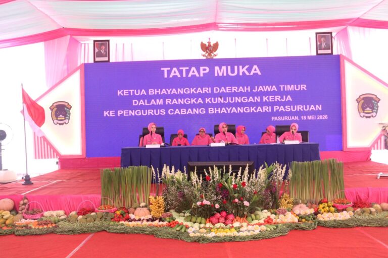 Ketua Bhayangkari Jatim Tinjau UMKM dan Serahkan Tali Asih di Polres Pasuruan