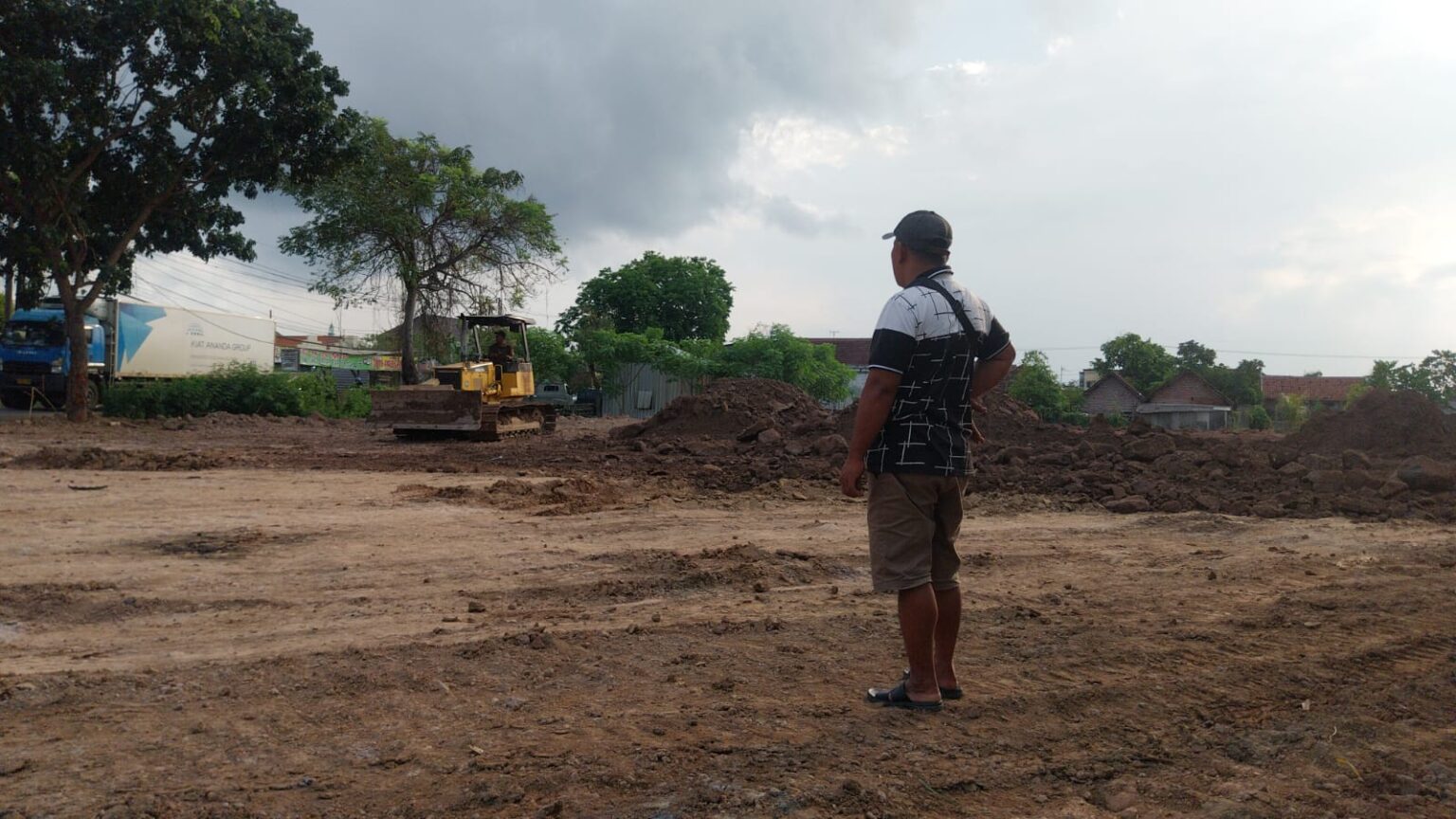 Lahan Produktif di Jalan Lingkar Timur Sidoarjo Diduga Dialihfungsikan Jadi Pergudangan Tanpa Izin