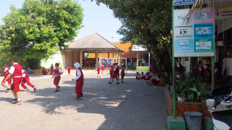Taman Belajar SDN 1 Kerembung Tampil Ceriah, Siswa Penuh Semangat