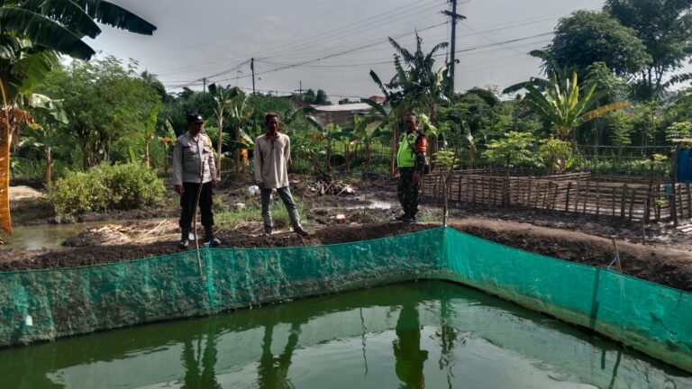 Bhabinkamtibmas Kelurahan Pogar Pantau Budidaya Lele untuk Dukung Ketahanan Pangan Nasional