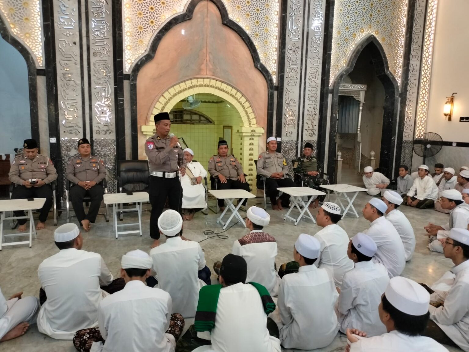 Perkuat Sinergi Polri dan Santri, Satbinmas Dan Satlantas Polres Pasuruan Gelar Safari Jumat di Ponpes Dalwa*