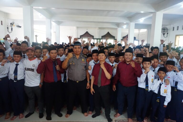 Merawat Generasi Emas dari Ancaman Narkoba dan Bullying, Satbinmas Polres Pasuruan Gelar Binluh di ALBERR Pandaan*