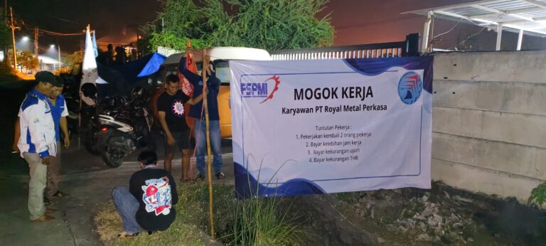 Hari Ke-2 Mogok Kerja di Porong Sidoarjo : Gelombang Solidaritas Menguat, Pekerja Alih Daya Sektor Migas Desak PT Indojaya Raya Sejahtera & PT Royal Metal Perkasa (JADE GROUP) Penuhi Hak Normatif*