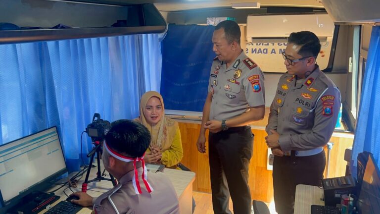 Sambut Hari Kemerdekaan RI ke – 81 Polresta Sidoarjo Hadirkan Layanan SIM Keliling 24 Jam Selama 17 Hari Non Stop*