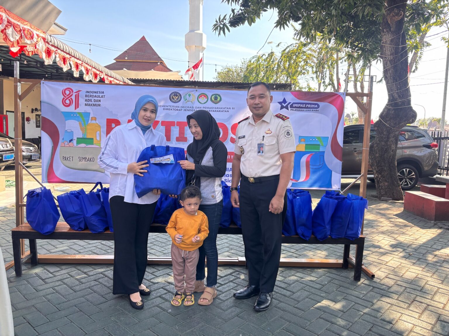 Sambut HUT ke 81 Kemerdekaan RI Lapas Kelas IIA Sidoarjo Tebar Kepedulian Melalui Bakti Sosial dan penyaluran 45 Paket Sembako