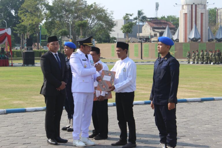 Bupati Sidoarjo Serahkan Remisi Secara Simbolis kepada Warga Binaan pada HUT ke-81 Kemerdekaan RI