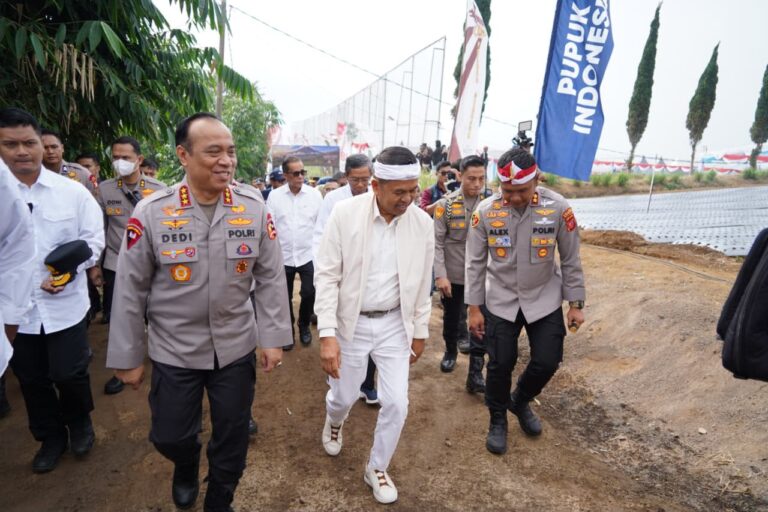 Wujudkan Swasembada, Wakapolri Pimpin Langsung Penanaman Perdana Bawang Putih Serentak*