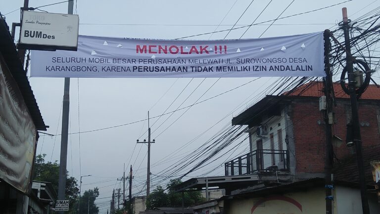 Jalan Sempit Dipaksakan, Nyawa Warga Karangbong Sidoarjo Jadi Taruhan