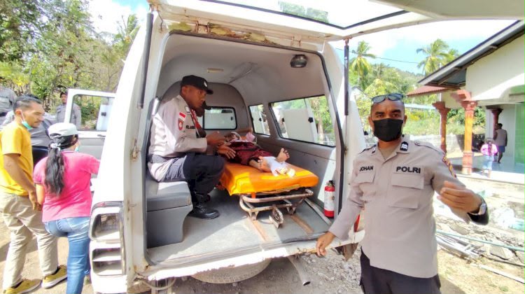 Polri Evakuasi Dua Warga Palue Lewat Jalur Udara, Lansia Korban Reruntuhan dan Ibu Hamil*