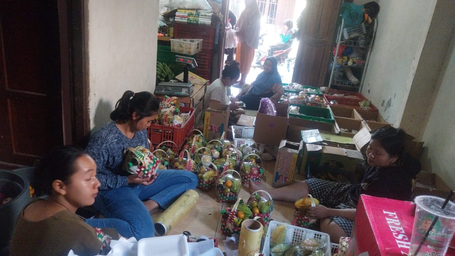 Sambut Maulid Nabi 1448 H, Tradisi Peringatan Hidupkan Ekonomi Warga: Omzet Pedagang Buah di Jabon Melejit