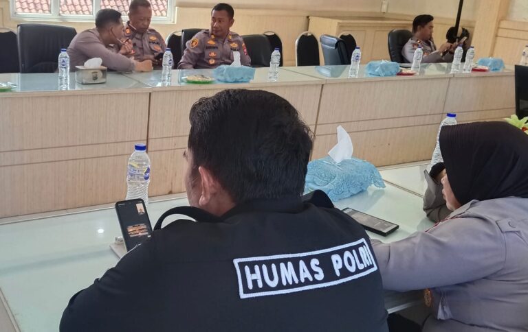 Humas Polres Pasuruan Fasilitasi Komunikasi Terkait Perkara Laka Lantas Tahun 2017