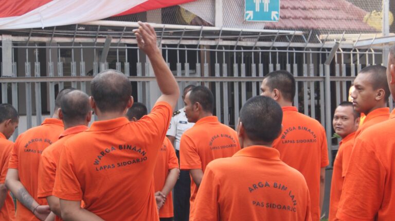 WBP Lapas Sidoarjo Ikuti Senam dan Pengarahan Petugas Menjaga kebugaran