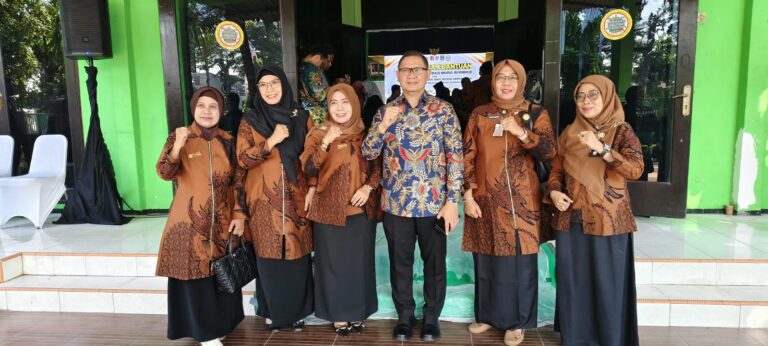 Serahkan Bantuan Pendidikan, Gubernur Khofifah Apresiasi 193 Prestasi Pelajar Jombang