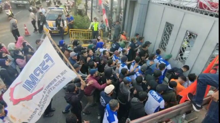 Buruh SPDT FSPMI Sidoarjo Perpanjang Aksi Hingga Minggu Depan, Bersiap Gelar Mogok Kerja Masal